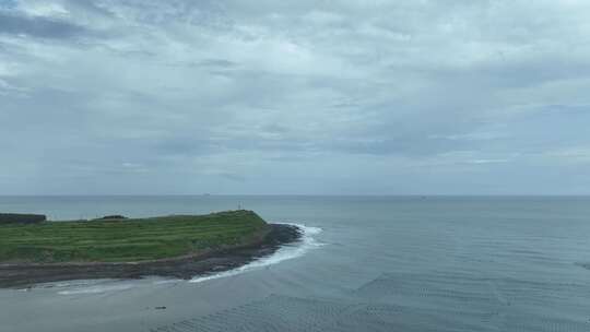 海上小岛航拍大海岛屿海岸线风景自然风光