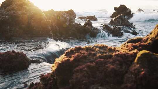 海边日出海浪冲击