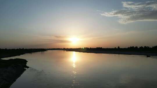 西安夕阳河滩黄昏日落晚霞渭河黄河流域航拍视频素材模板下载