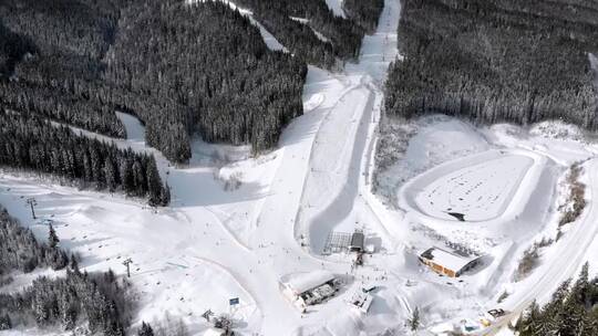 带着滑雪道飞过那座山视频素材模板下载