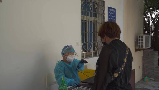 核酸检测人员 志愿者 人们做核酸 抗击疫情