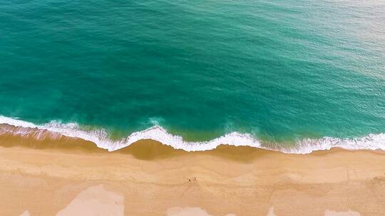 沙滩海岸线大海