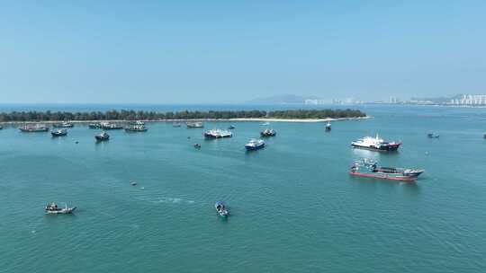 海边渔船码头海岸线风光航拍渔港汕尾港风景