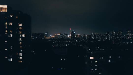 上升拍摄上海电影感城市夜景