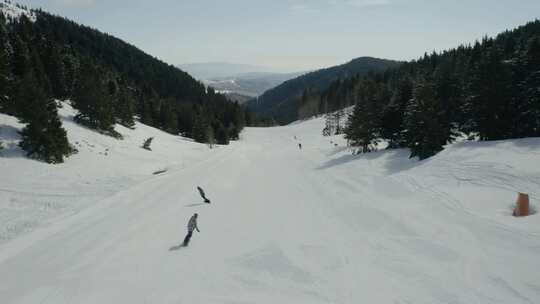 冬季，滑雪场，滑雪者，单板滑雪