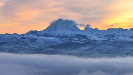 川西雅拉雪山航拍