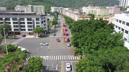 航拍消防车出警在公路上行驶02