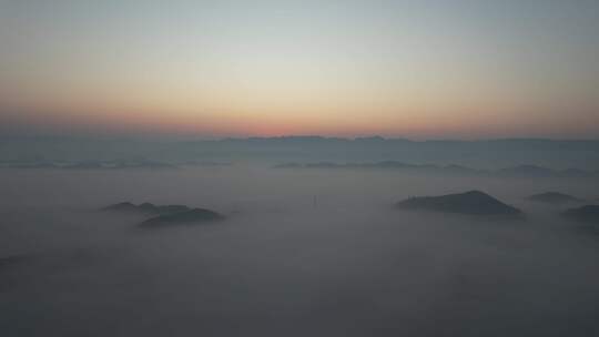 水墨画山川清晨迷雾日出云海航拍