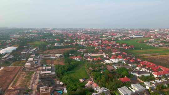 日出时，巴图博龙海滩附近的Canggu