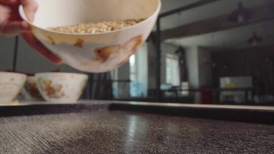 烘焙咖啡豆 挑选120fps.02视频素材模板下载