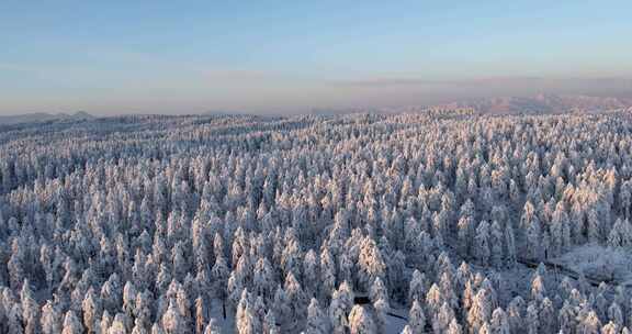 高清实拍瓦屋山冬天雪景雪山森林