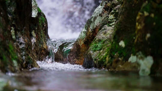 山区自然山泉水瀑布流水升格高清原创空境