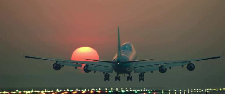 4K飞机近景飞机场跑道夕阳逆光实拍