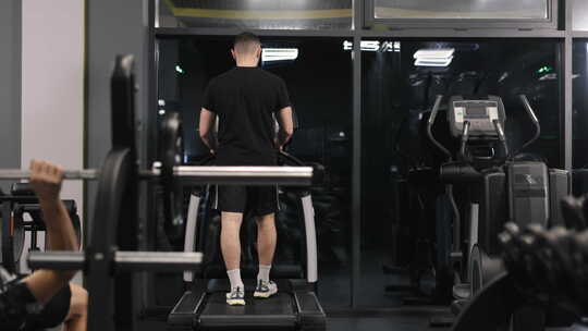 锻炼习惯健身器材健身房跑步机