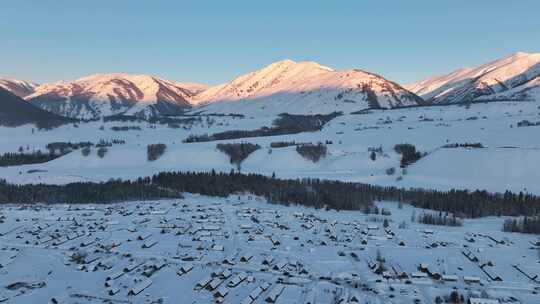 新疆冬季旅游 禾木冬天 村庄 禾木雪景视频素材模板下载