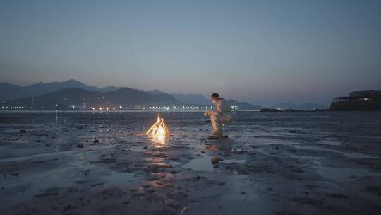 海边篝火抗疫大白沙滩空镜氛围意境人文