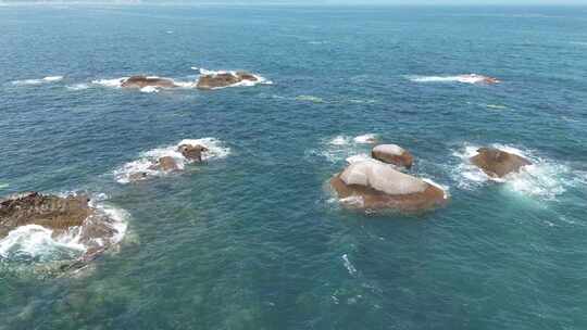 青岛海边海浪慢镜头海浪升格海浪拍打礁石