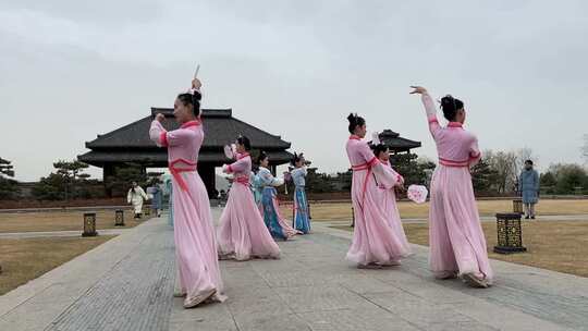 济宁尼山圣境，花仙子巡游表演