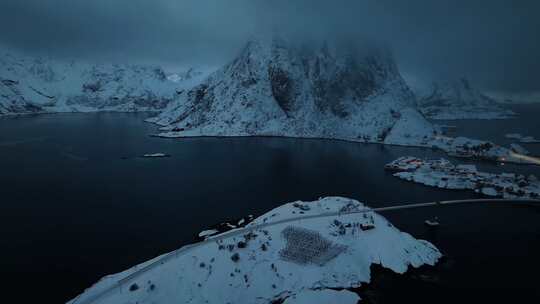 挪威罗弗敦群岛北极圈雷纳冬季雪景高空航拍