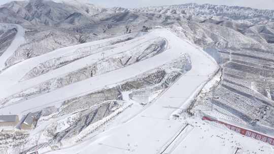 航拍内蒙古呼和浩特马鬃山滑雪场冬季雪景