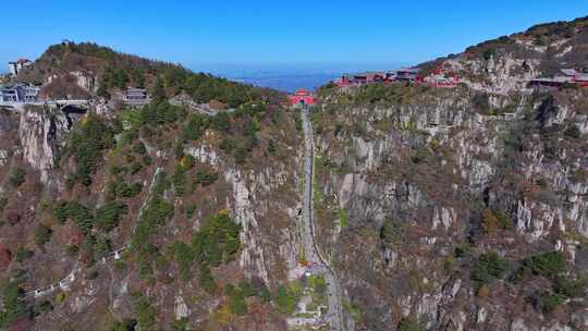 泰山对松山的秋色