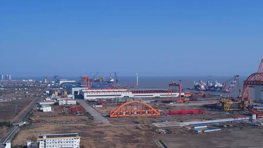 航拍长江沿岸造船厂