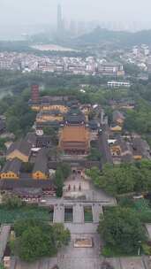 竖版航拍江苏镇江金山寺5A景区