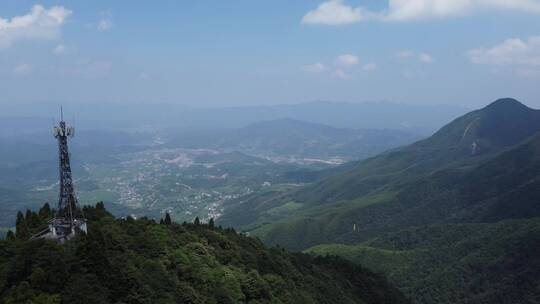 夏天武功山航拍蓝天白云绿山