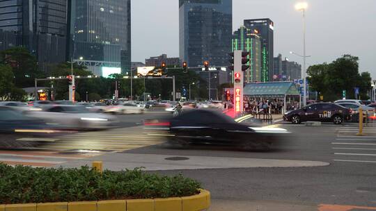 下班时段的城市道路景观