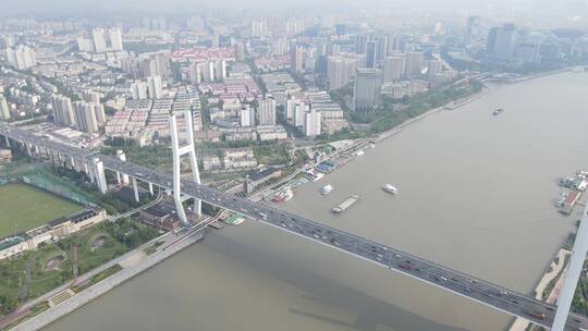 上海南浦大桥车流黄浦江全景特写4K航拍视频素材模板下载