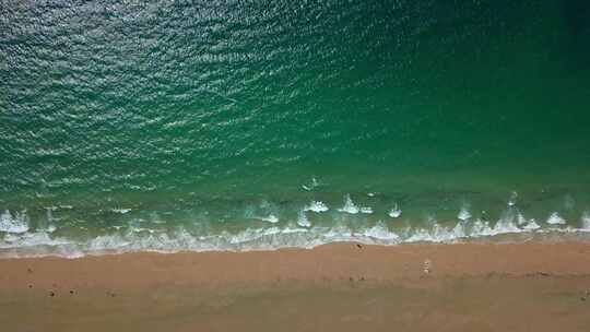 波浪和沙子的背景