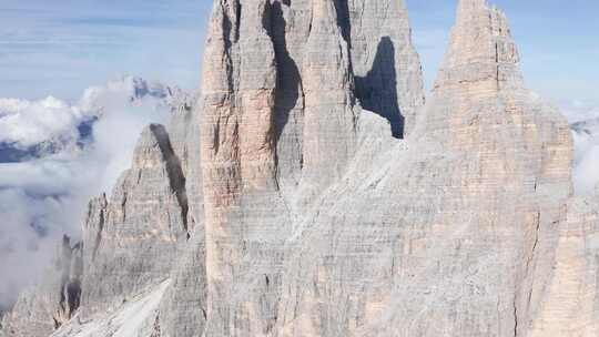 靠近Tre Cime di Lavaredo塔的电弧空中立管，Sexten Dolomites