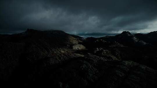 航拍山地夜景