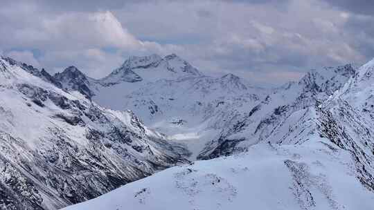 川西雅拉雪山航拍