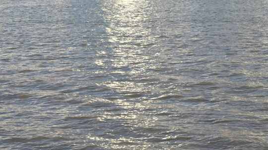 阳光水面海面阳光波光粼粼湖面俯拍特写波纹视频素材模板下载