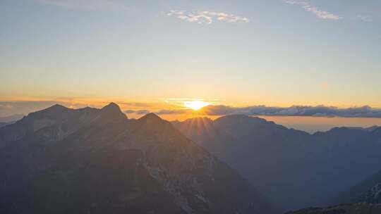 阿尔卑斯山脉山顶日落延时