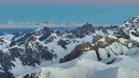 航拍雪山日照金山