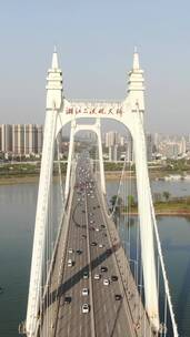 湖南长沙湘江三汊矶大桥竖屏航拍