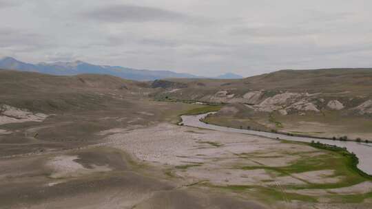 河流和沙丘景观为月亮谷