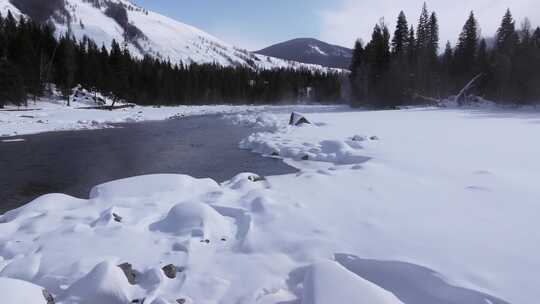 冬季喀纳斯晨雾雪蘑菇雾凇冰河野鸭雪山森林