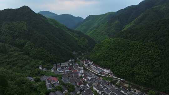 航拍浙江杭州临安区龙门秘境石门村山间村落