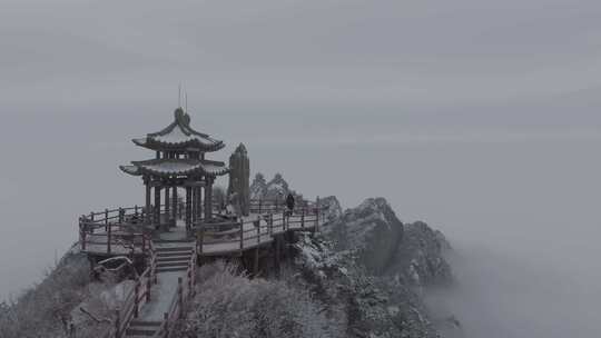 倒飞发现自己老君山主峰道观群云海