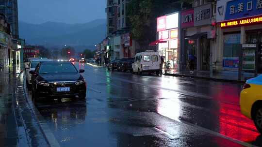 相机4K高清摄晨雨中宜昌江景一街·街拍