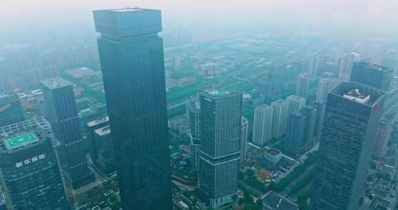 西安锦业路国瑞中心雨天云雾