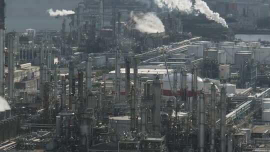 炼油厂工业烟囱环境污染视频素材模板下载