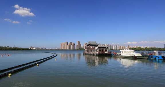 蓝天下苏州美丽金鸡湖城市远景