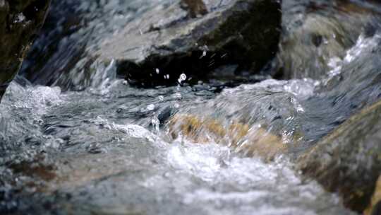 4K 溪水  岩石 水流 清澈  泉水