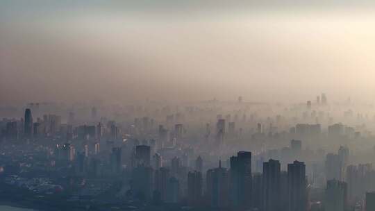 清晨日出雾霾下的城市视频素材模板下载