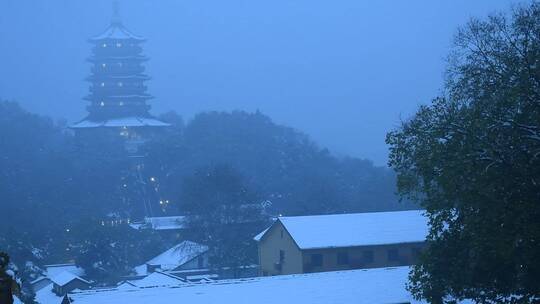 杭州西湖景区雷峰塔雪景