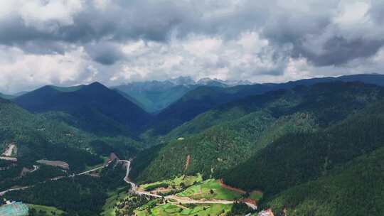 香格里拉哈巴雪山航拍